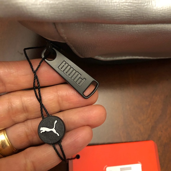 Puma Royale PU New With Tag Hipster Silver Fanny Pack - Picture 14 of 16